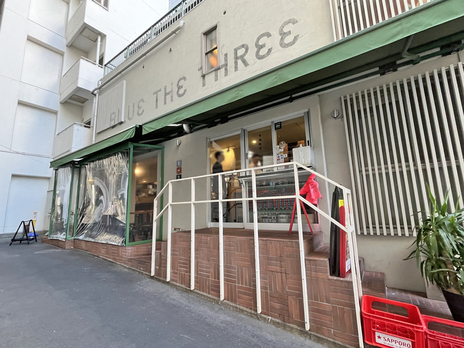 徒歩1分の中華料理ブルーザスリー 表参道