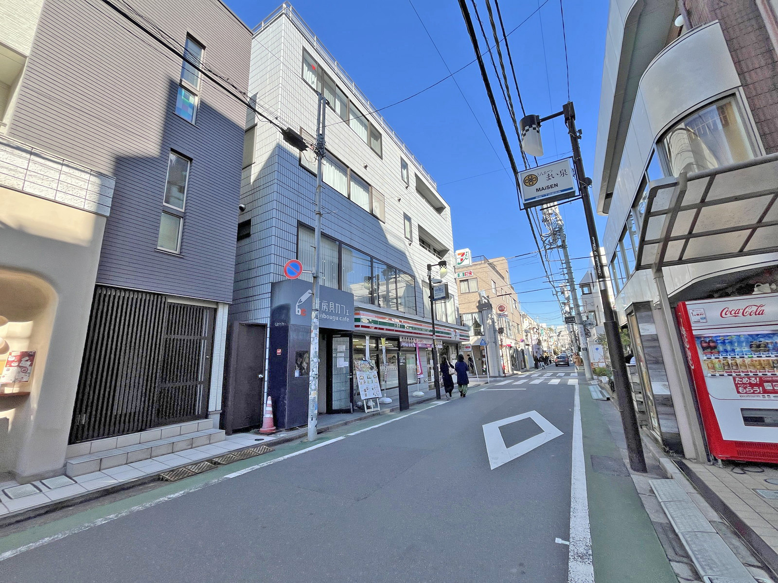 神宮前四丁目　新館前面通り
