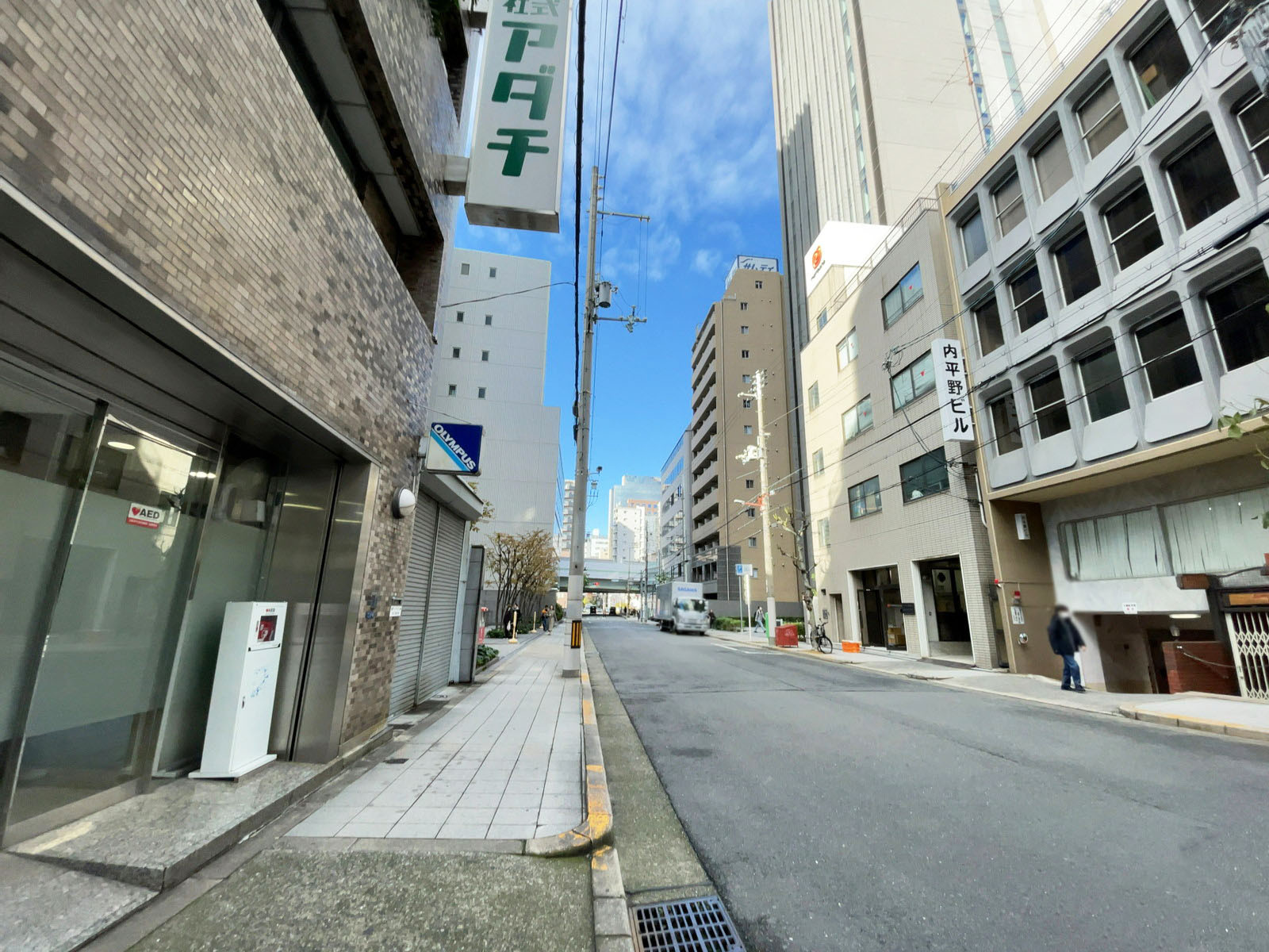 内平野ビル前面の通り