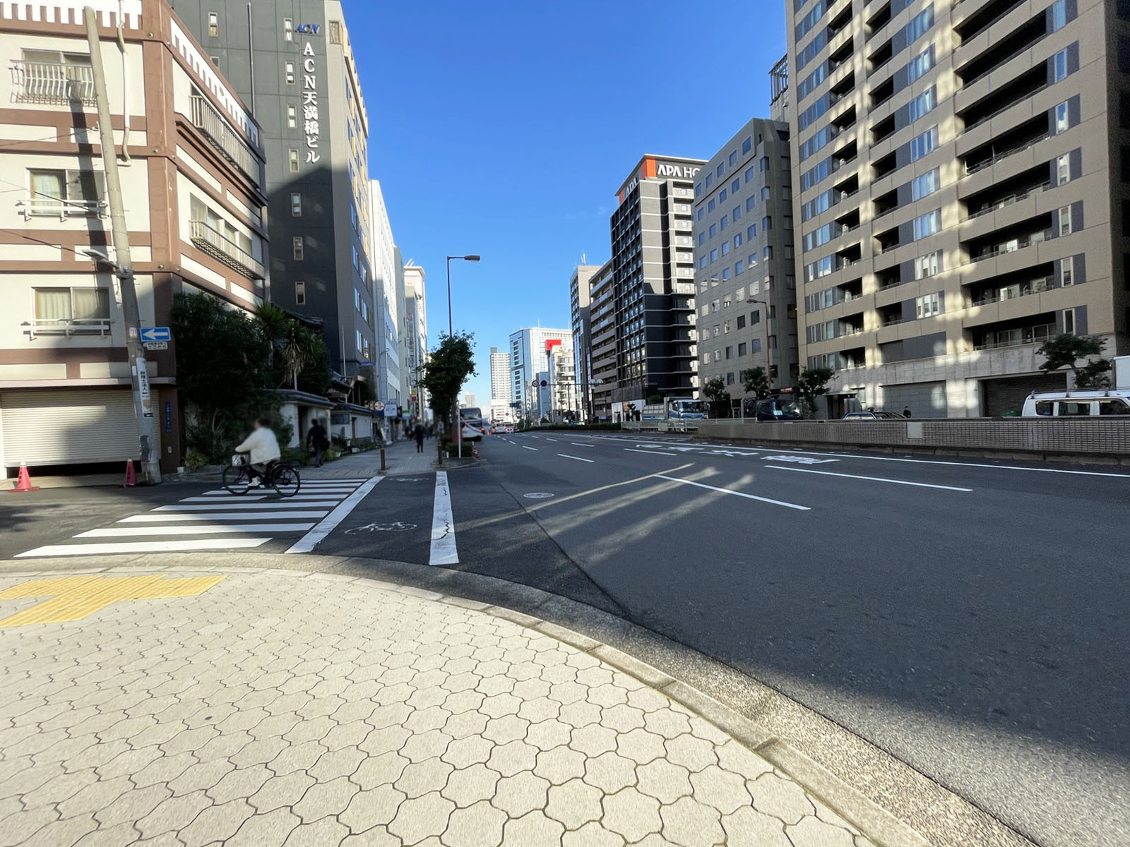 ACN天満橋ビル前面の通り