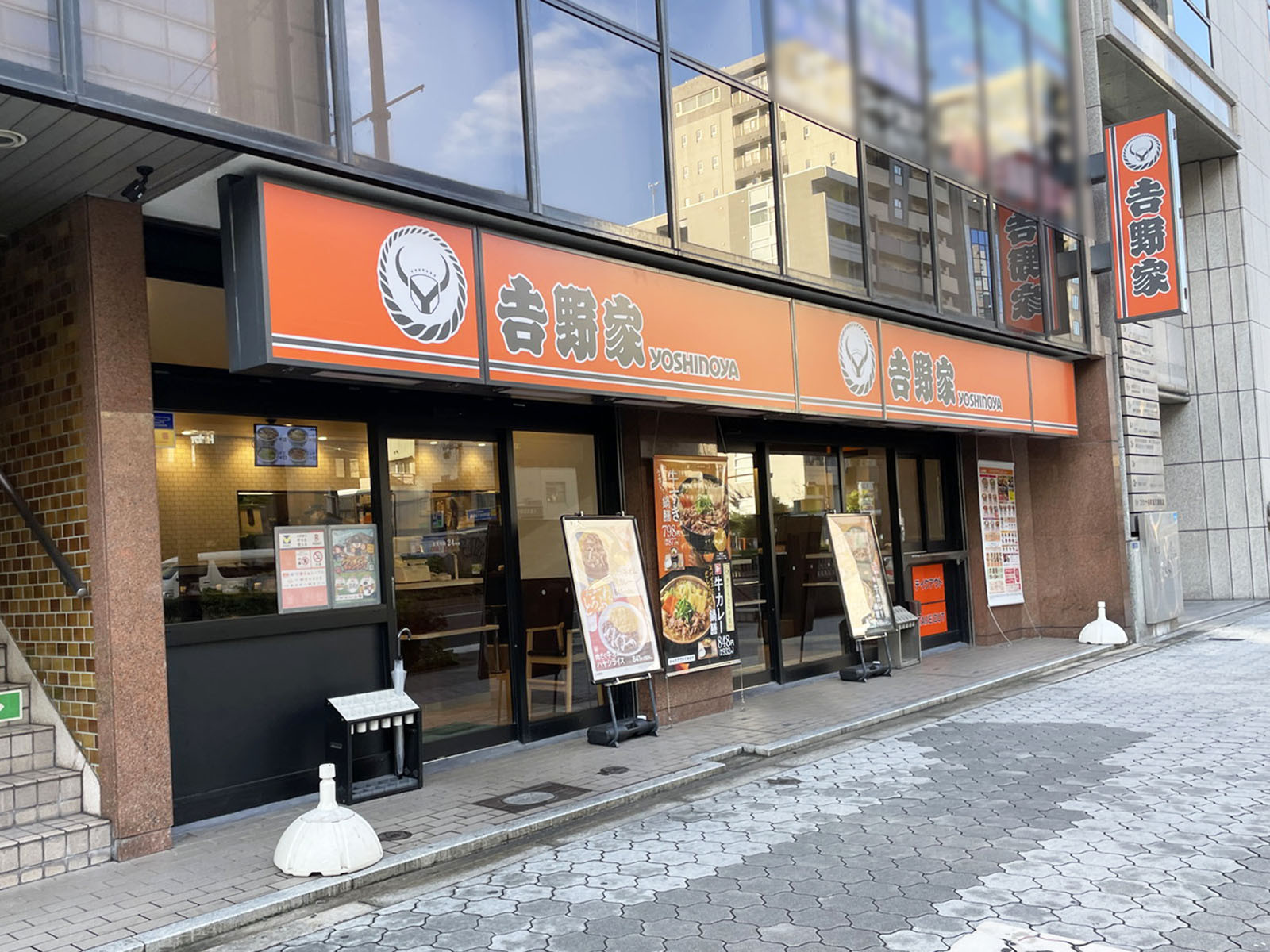 徒歩2分の吉野家 大手前店
