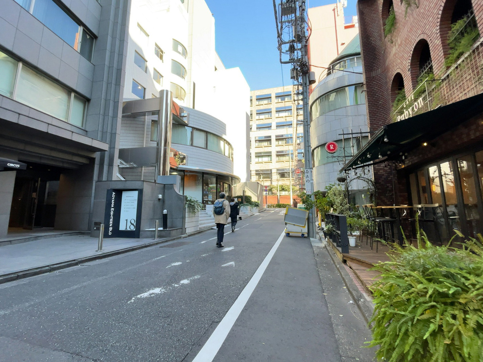 冨島第1青山ビル前面の通り