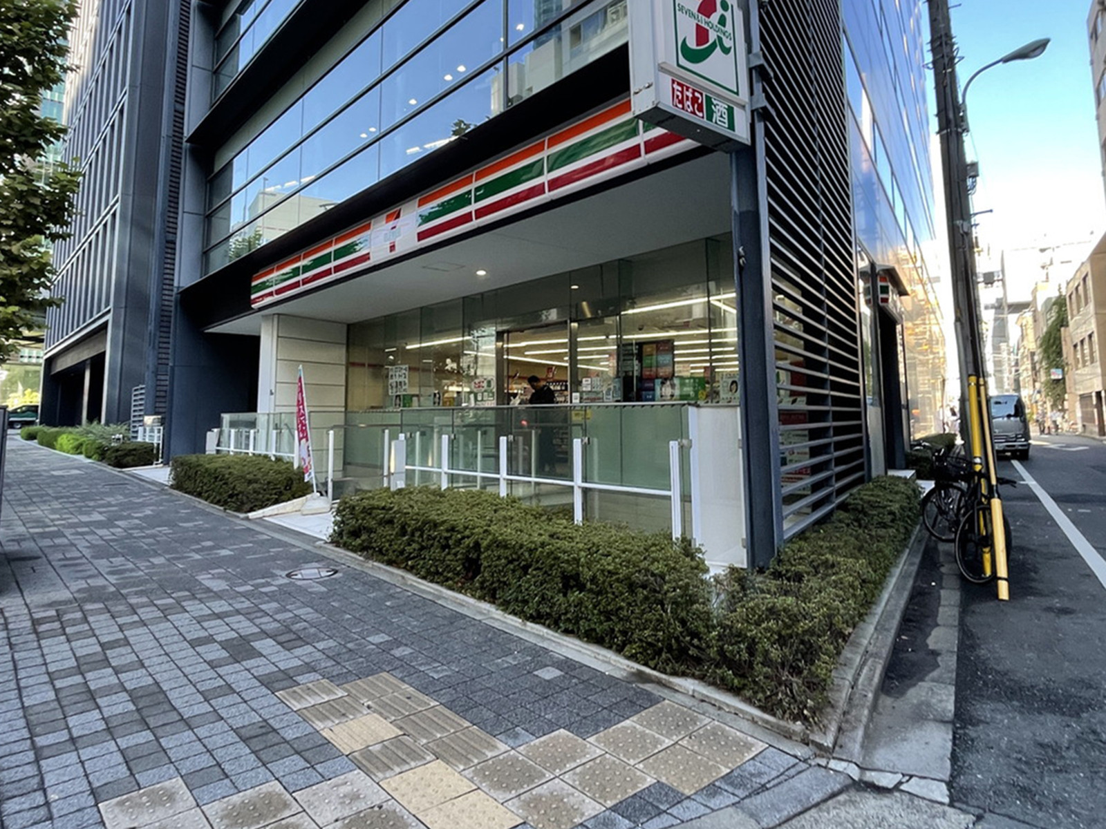 徒歩2分のセブンイレブン日本橋本町1丁目店