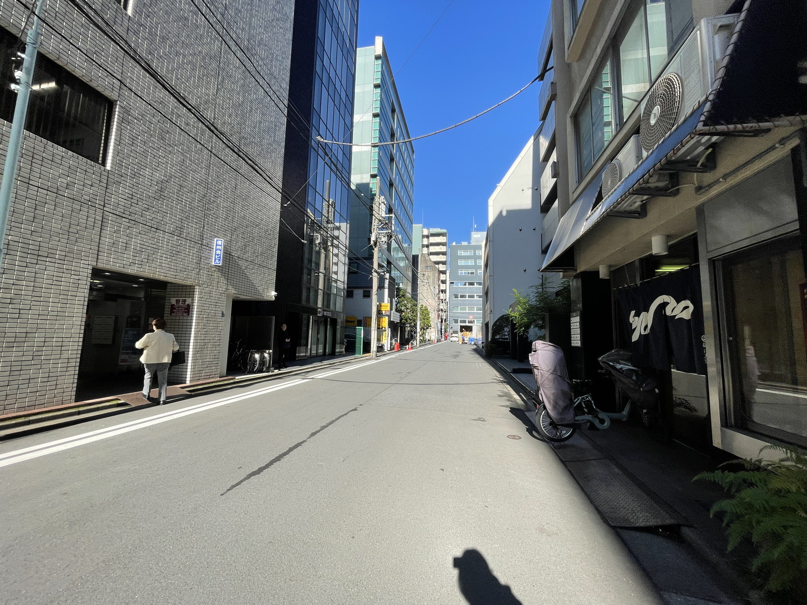 日本橋ノーススクエア前面の通り
