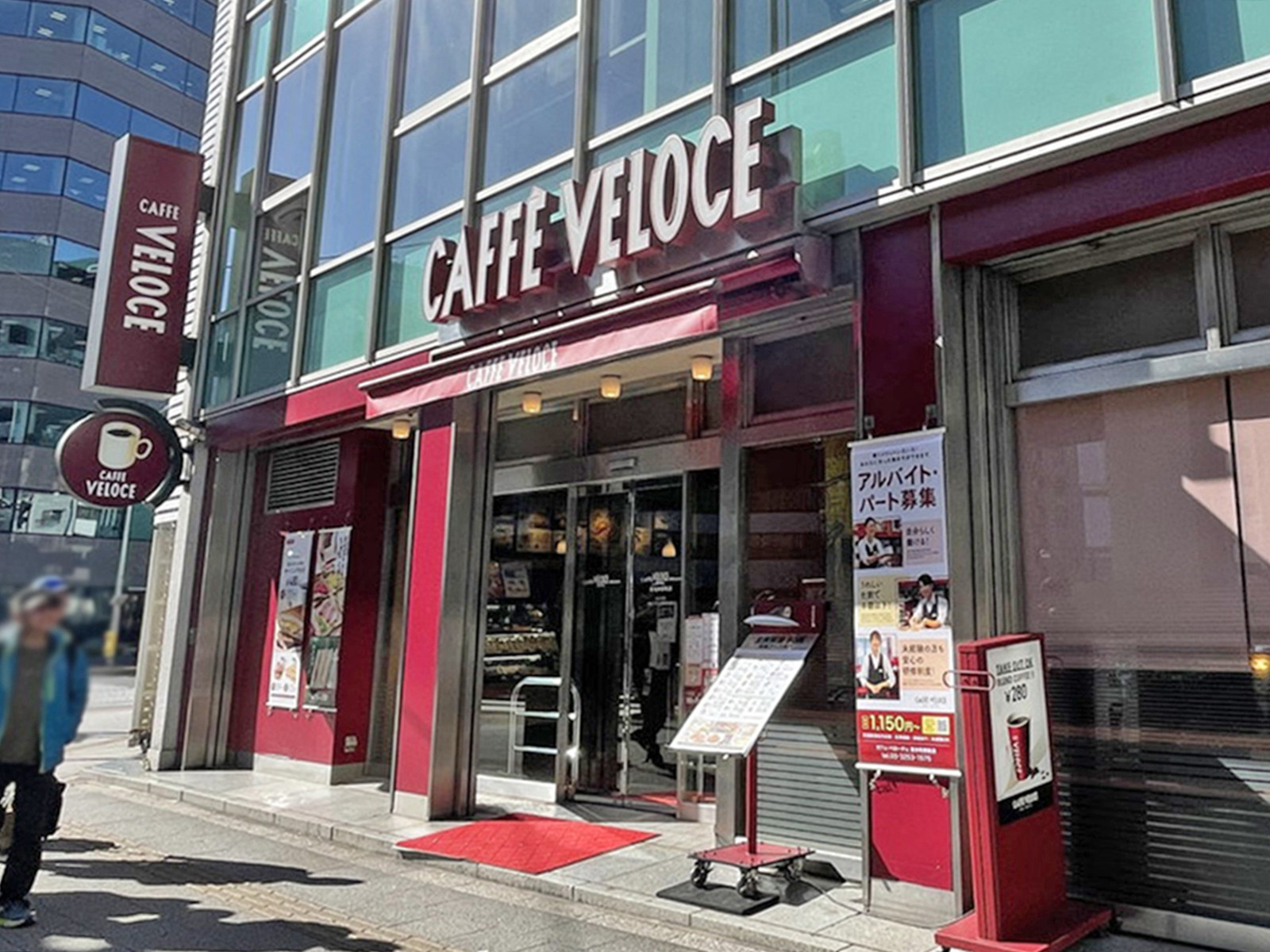 徒歩4分のカフェ・ベローチェ岩本町駅前店