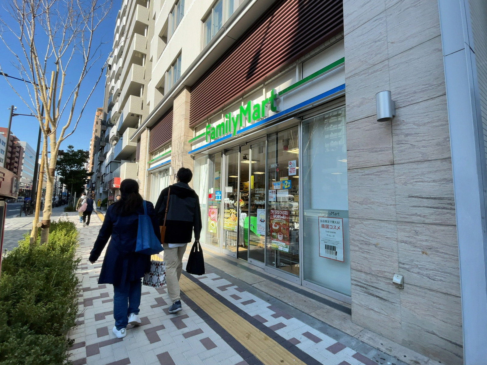 徒歩1分のファミリーマート 小浦目黒青葉台店