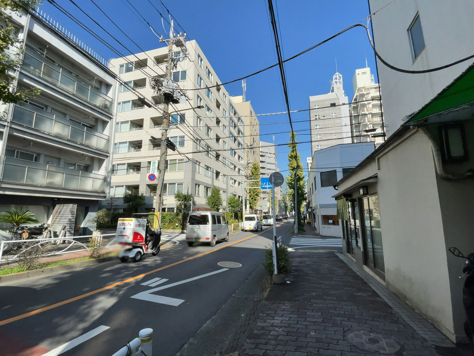 イーストヒル前面の通り