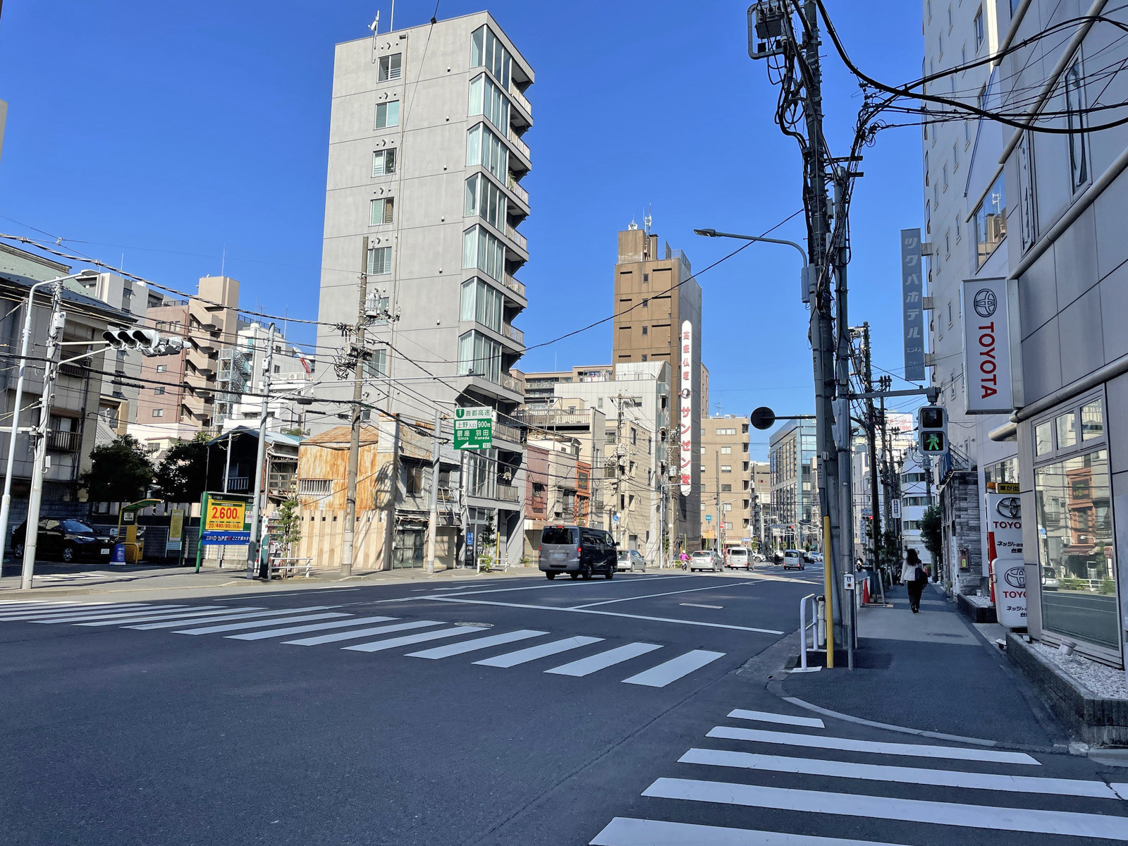 マタイビル前面の清洲橋通り
