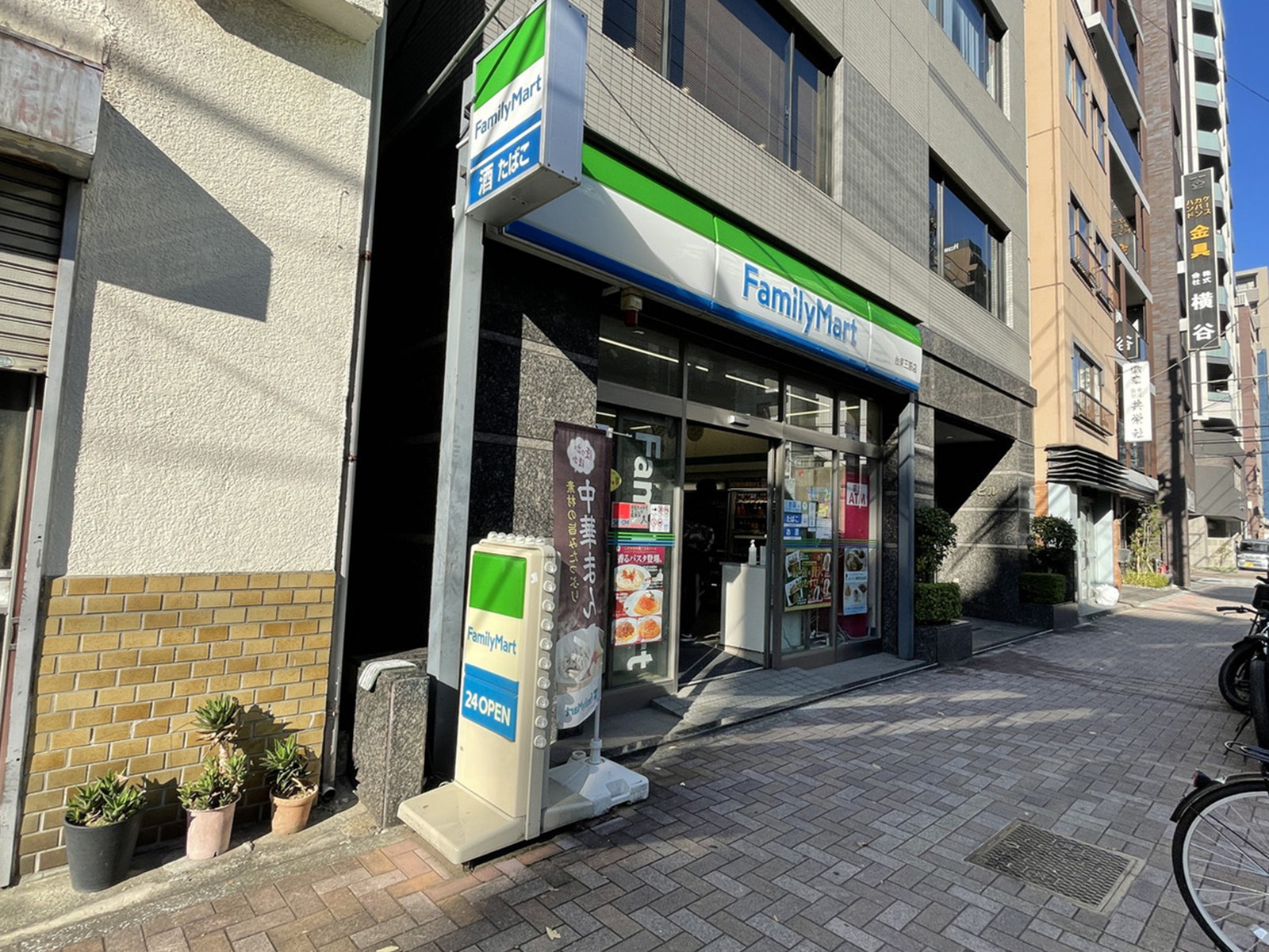徒歩3分のファミリーマート台東三筋店