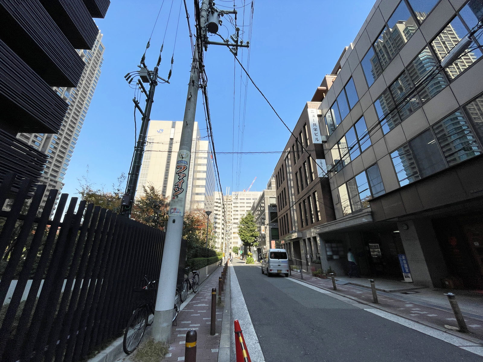 梅田和光ビル前面の通り