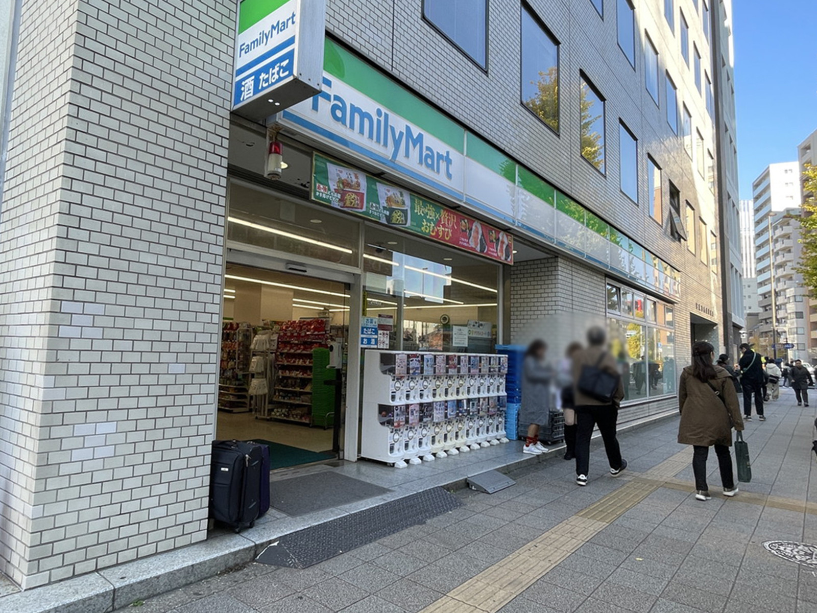 徒歩2分のファミリーマート駒形1丁目店