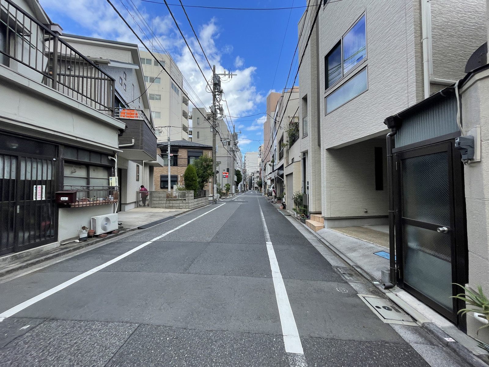 大江ビル前面の通り