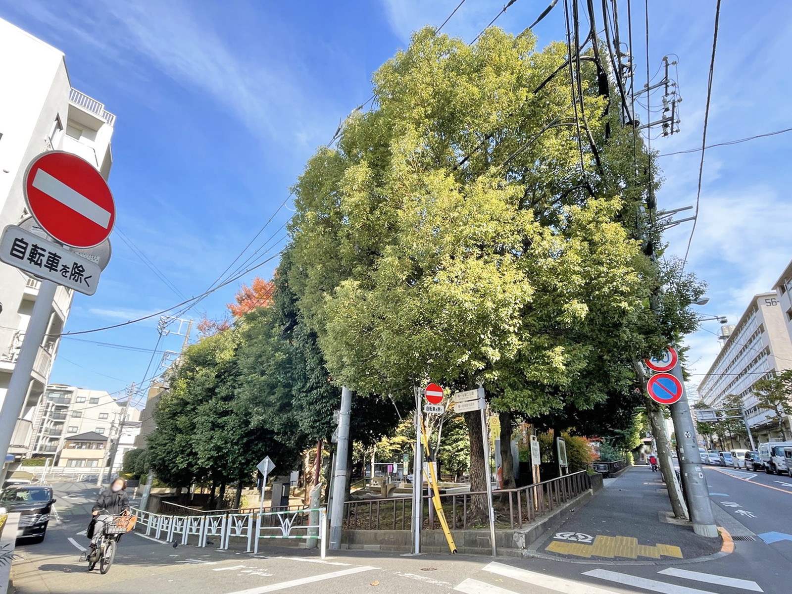 至近の幡ヶ谷第三公園