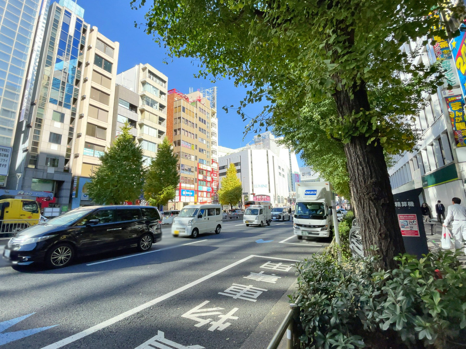 JA東京南新宿ビル前面の通り