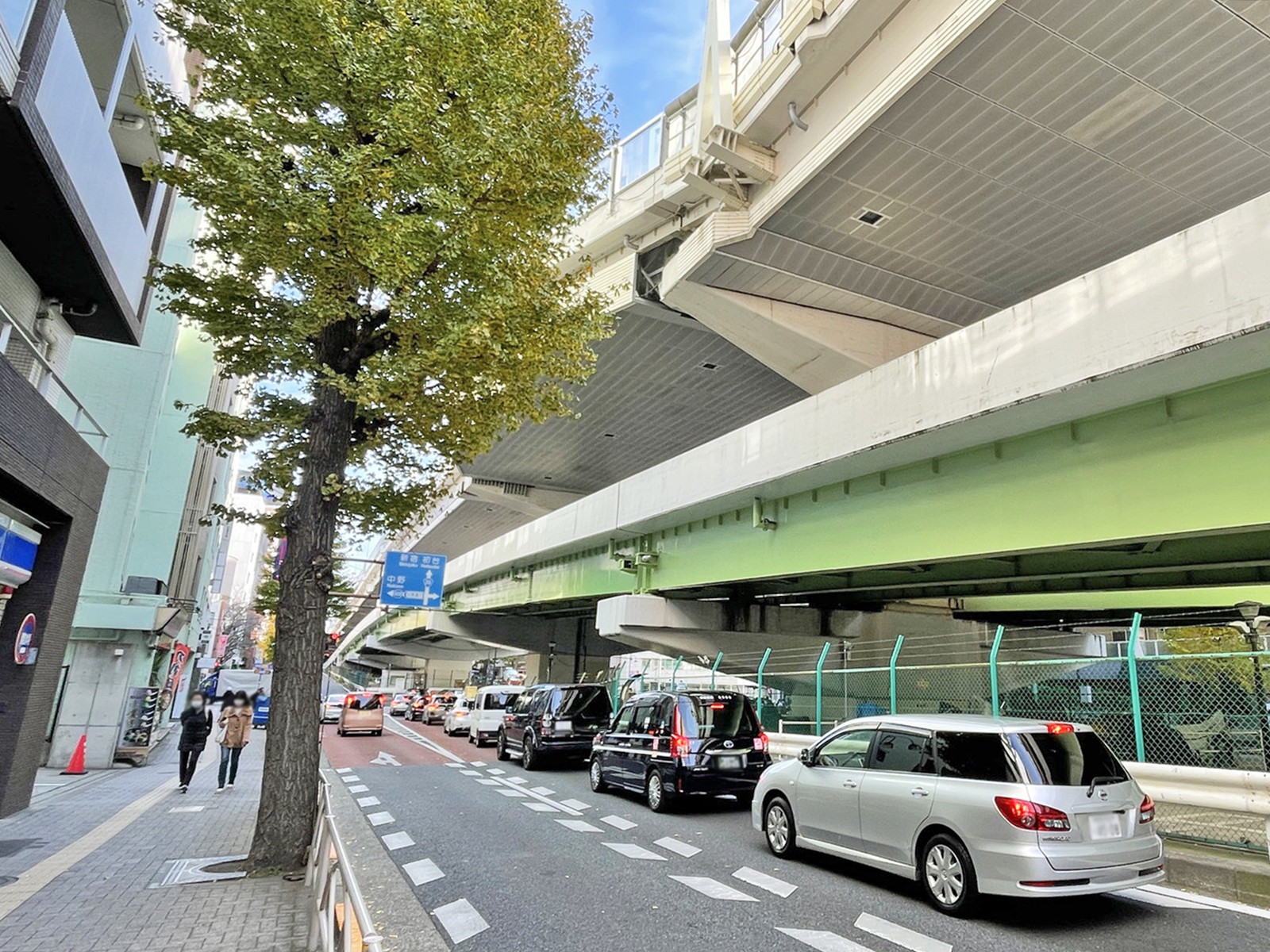 近くの甲州街道
