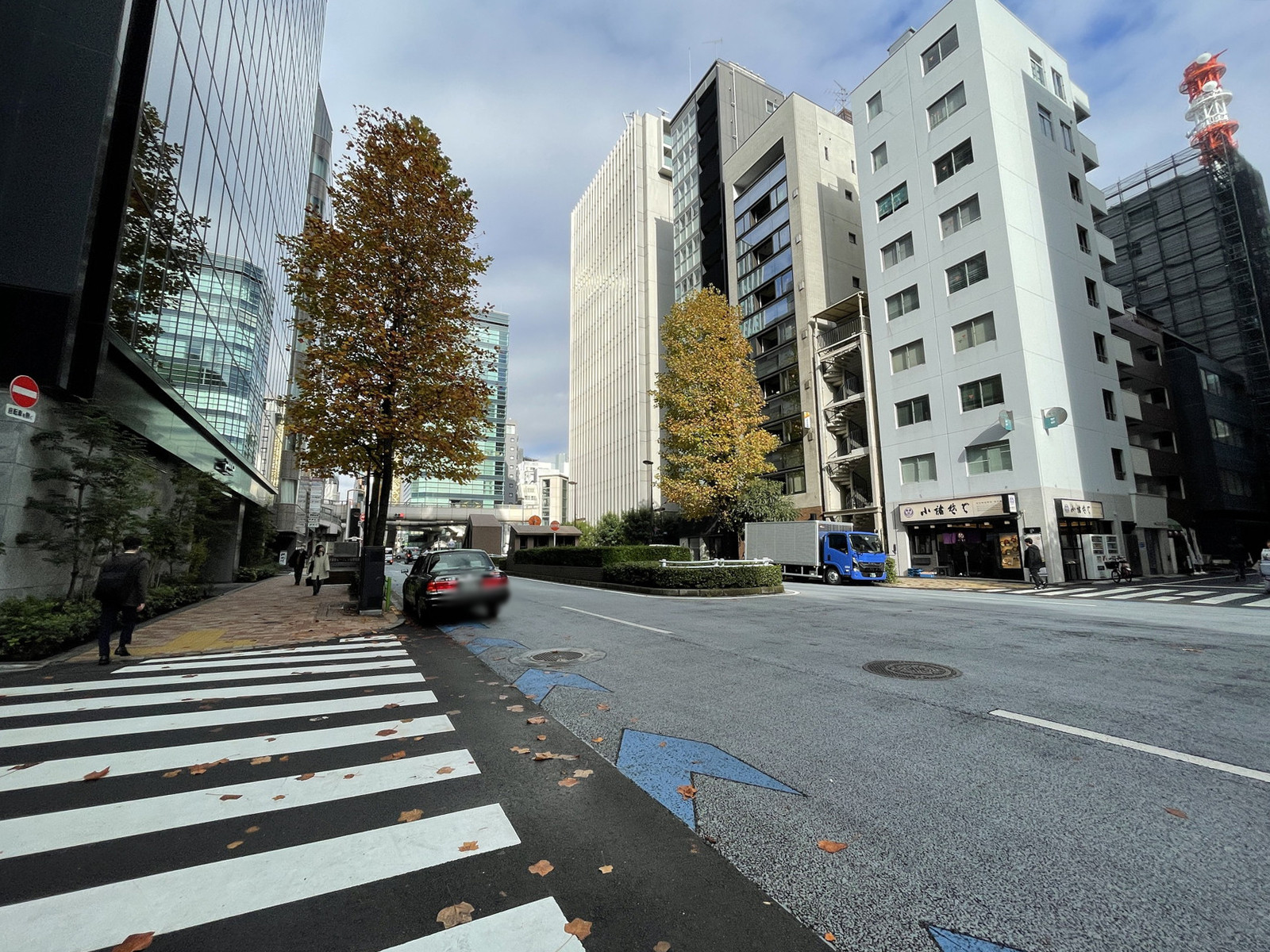 銀座イーストビル前面の通り