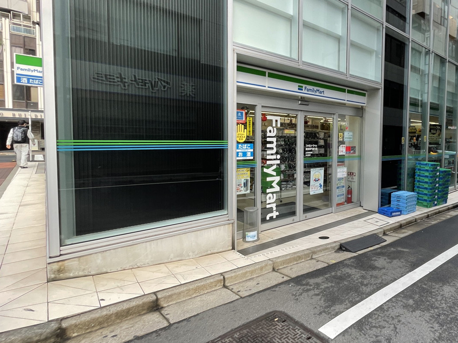 徒歩1分のファミリーマート銀座御門通り店