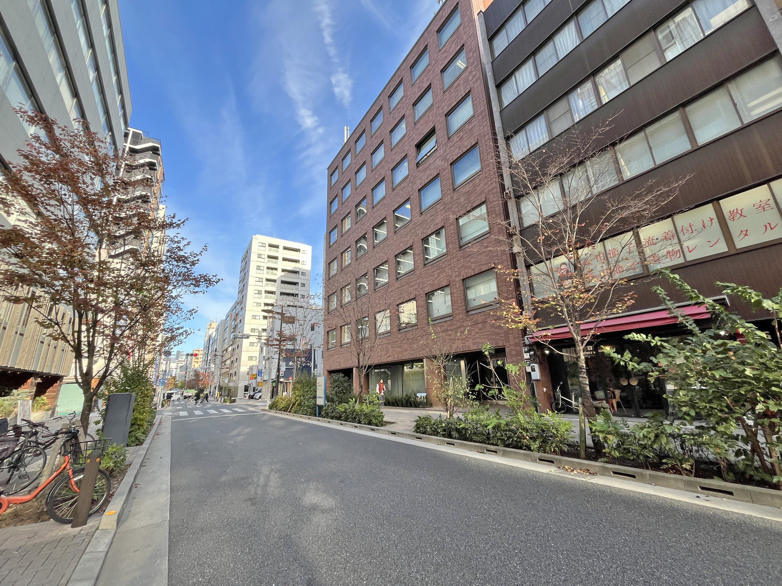 富沢町グリーンビル前面通り