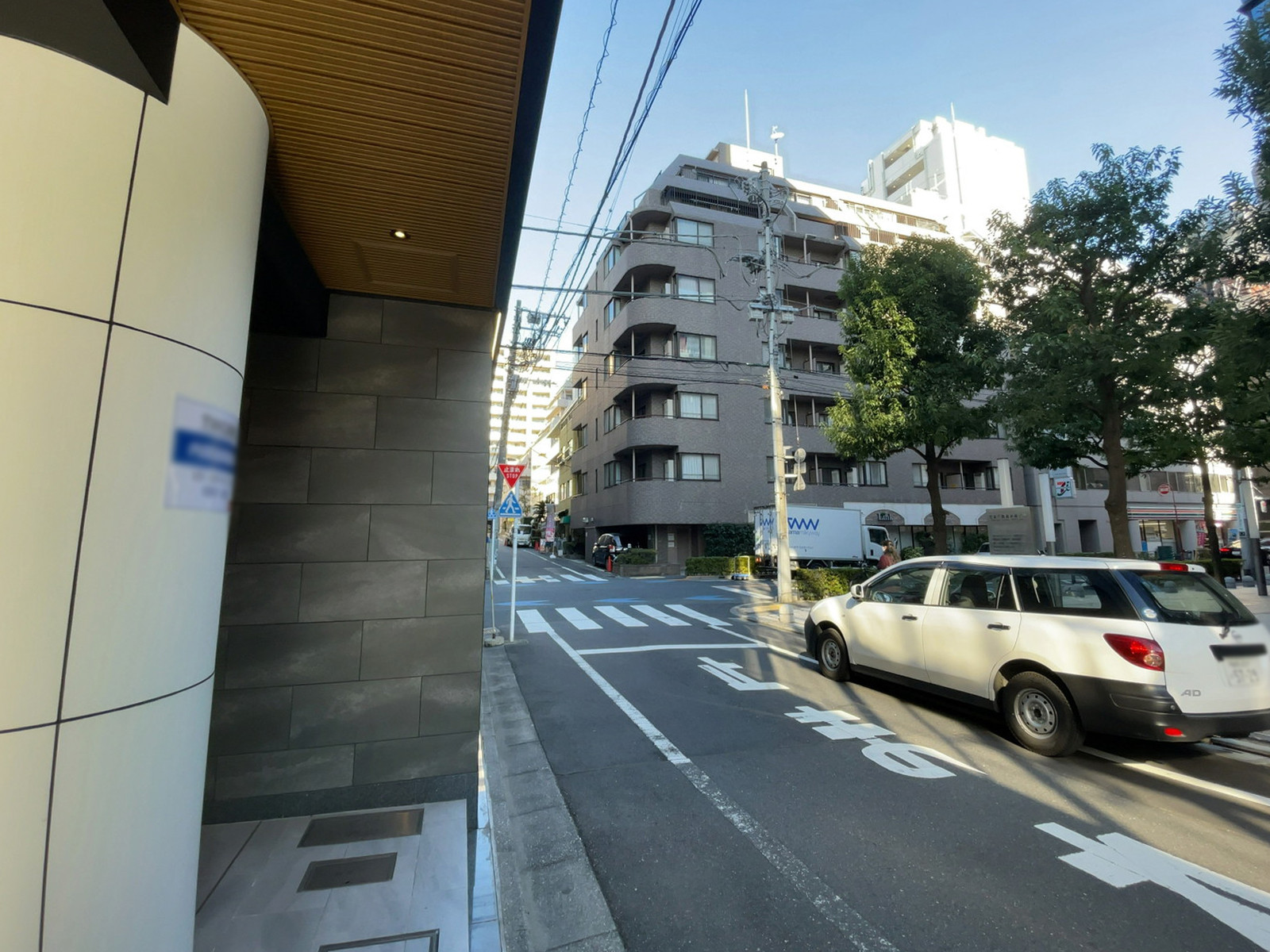 TWG本郷前面の通り