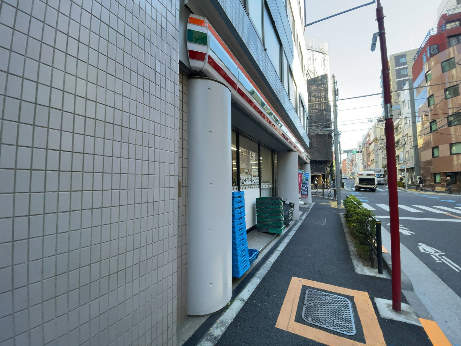 徒歩1分のセブンイレブン 本郷店