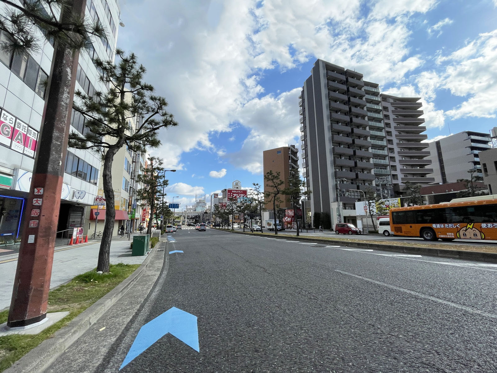 レザックセントラル前面の通り