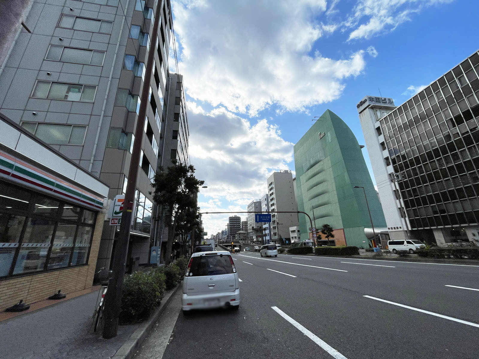 アクセス谷町ビル前面の通り