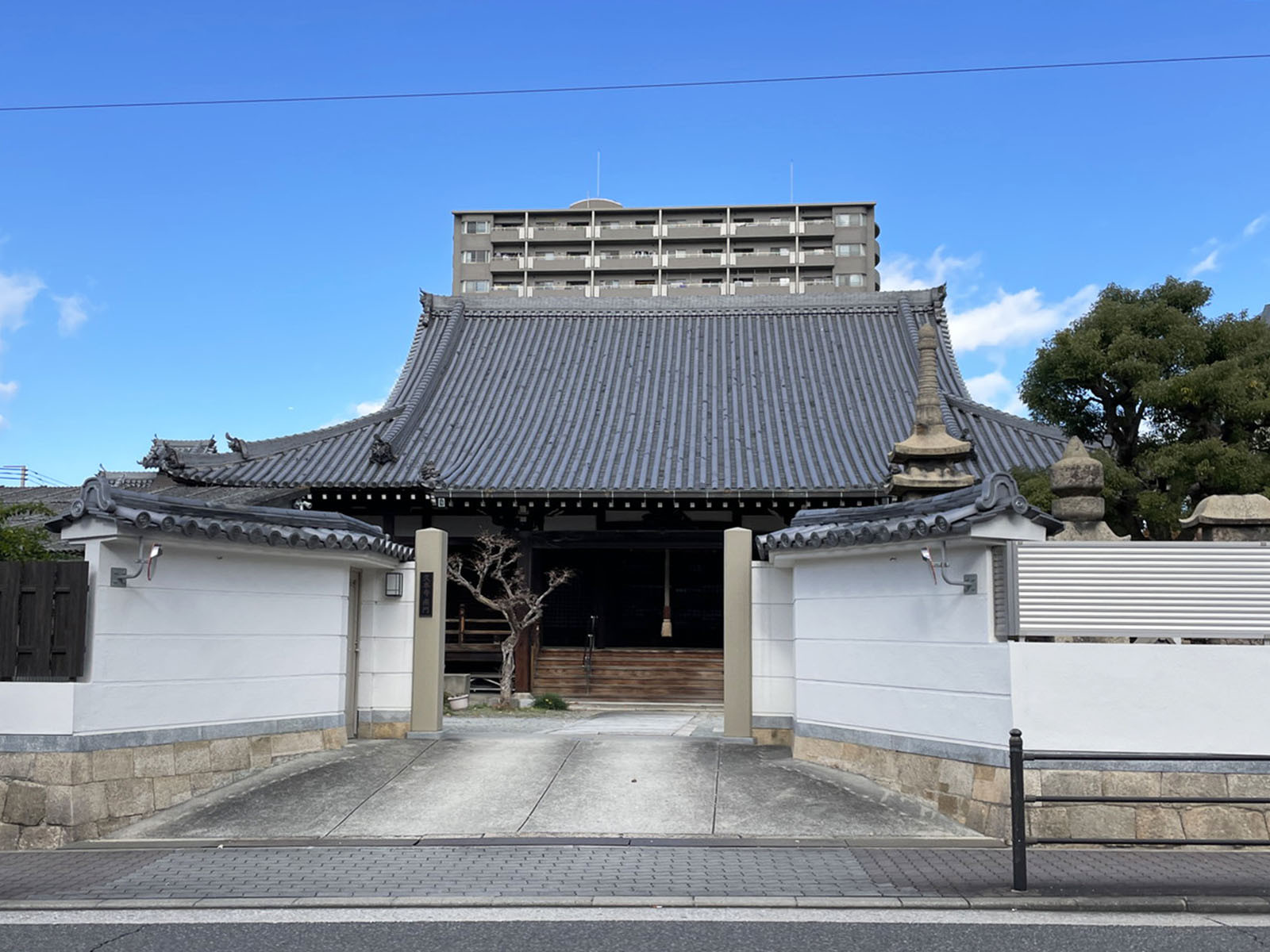 徒歩2分の久本寺