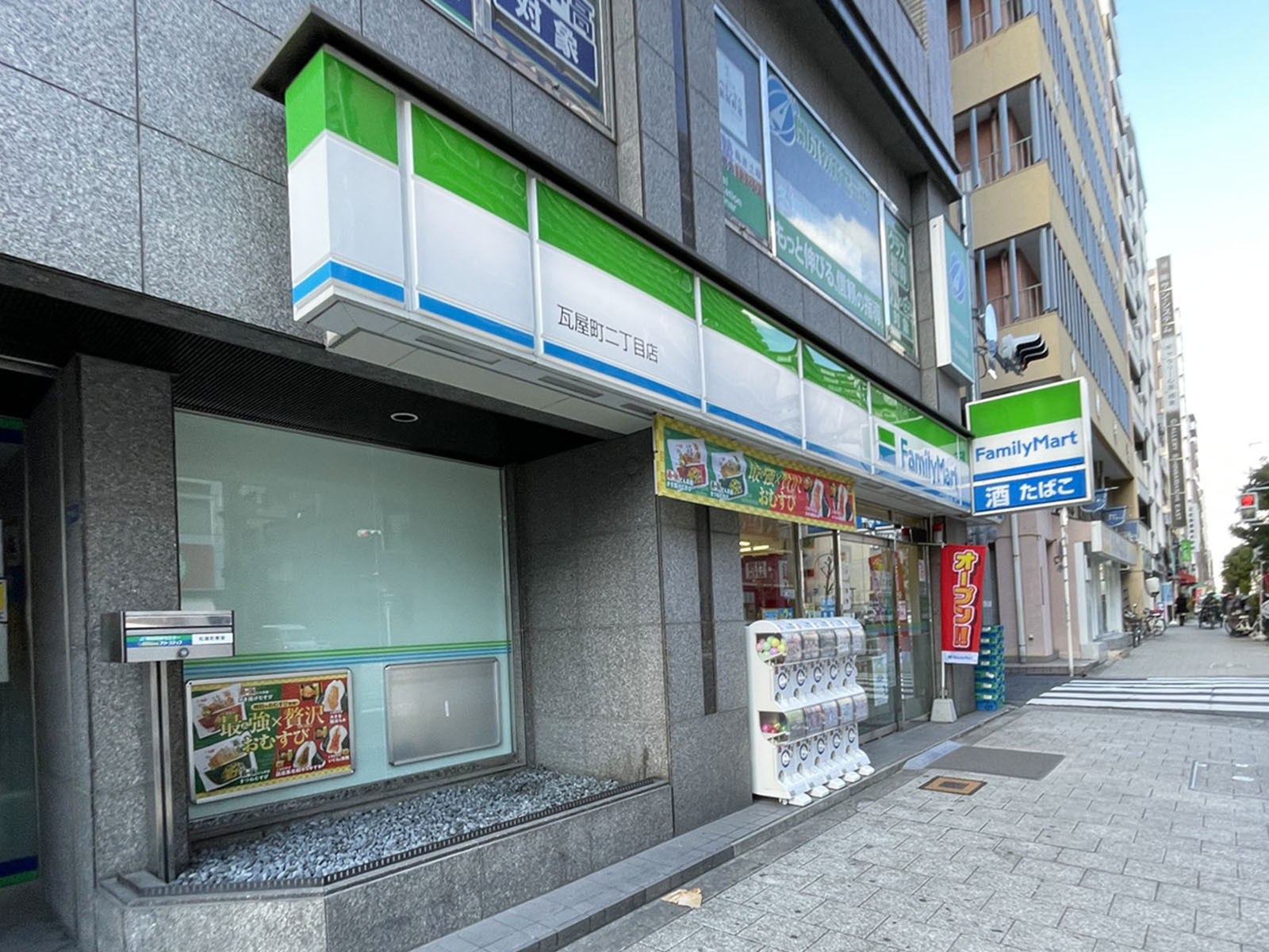 至近のファミリーマート 瓦屋町二丁目店