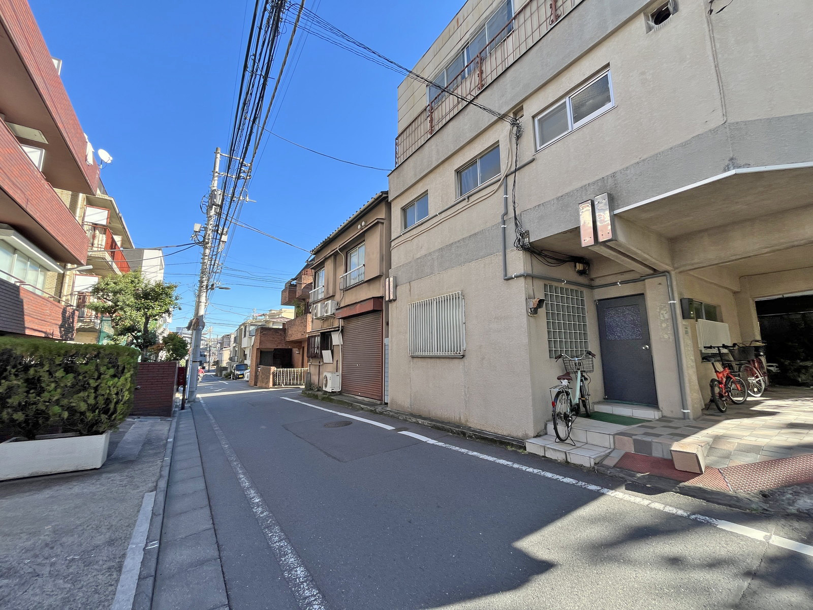 小川ビル前面通り
