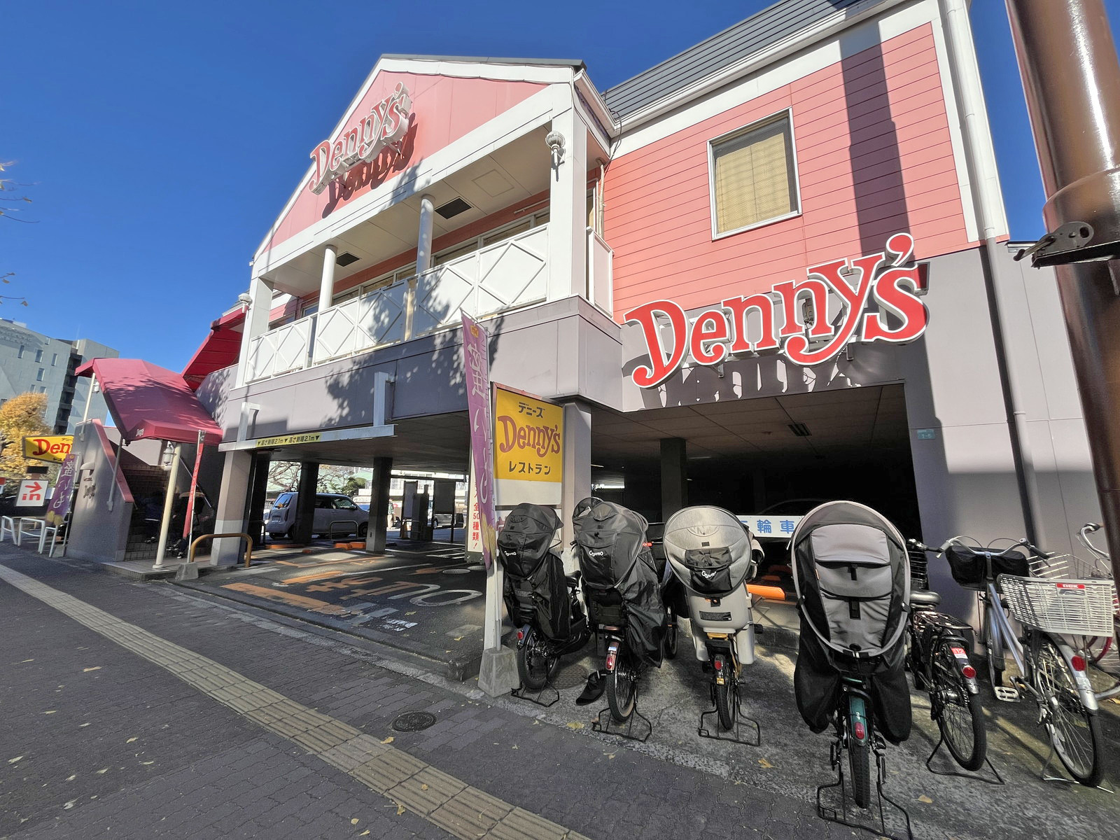 徒歩5分のデニーズ北池袋店