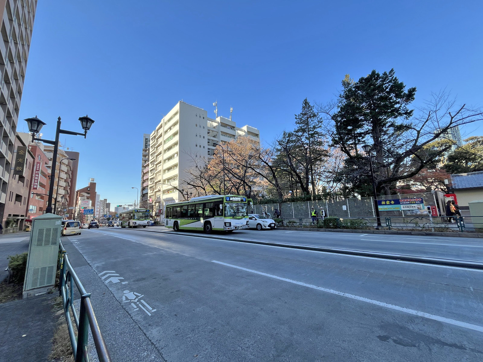 ルート西池袋ビル前面の池袋谷原線