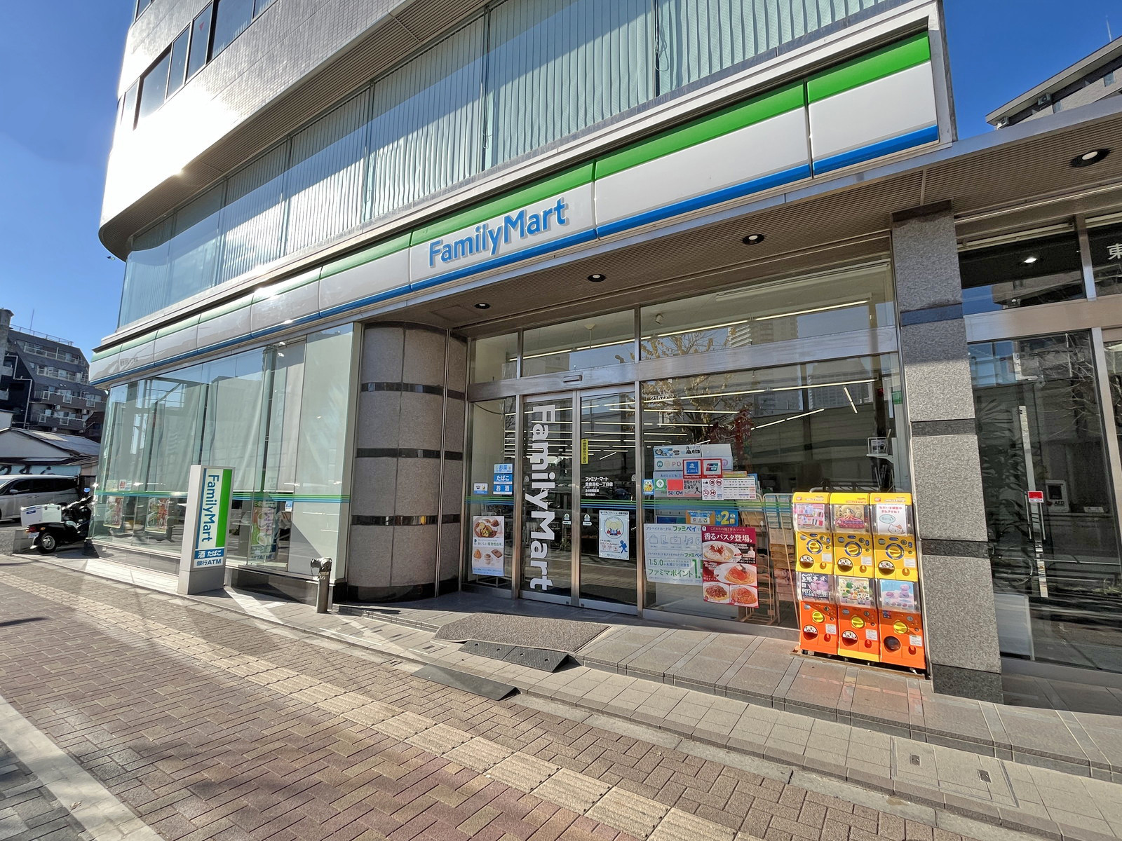 同じ並びのファミリーマート豊島高松一丁目店