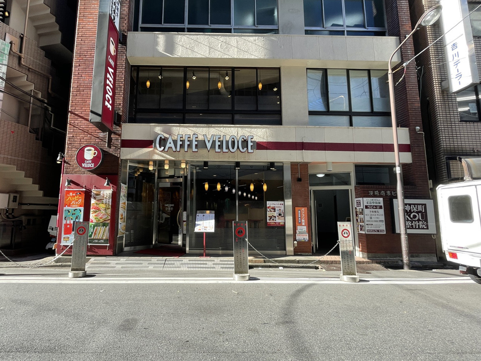 徒歩1分のカフェ・ベローチェ神保町店