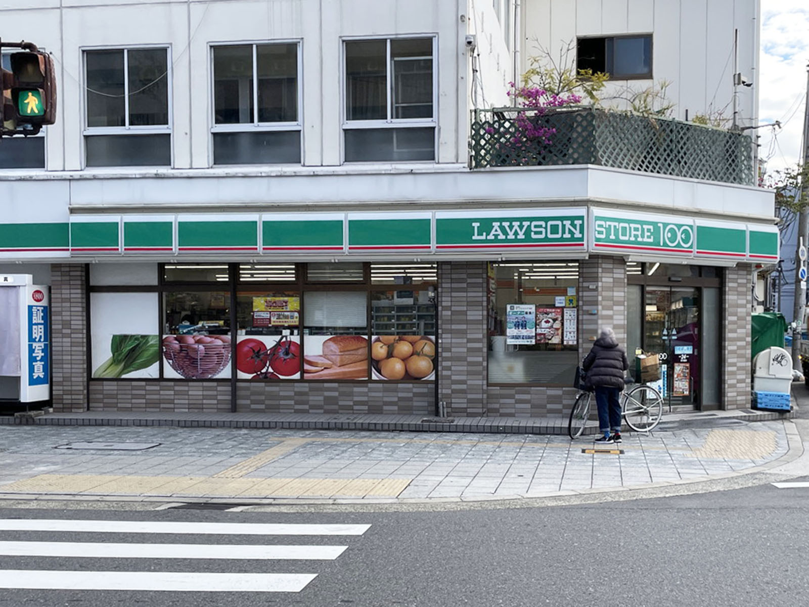 徒歩3分のローソンストア100 浪速稲荷店