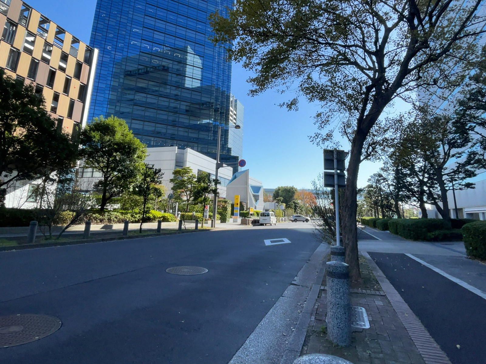 タイム24ビル前面の通り