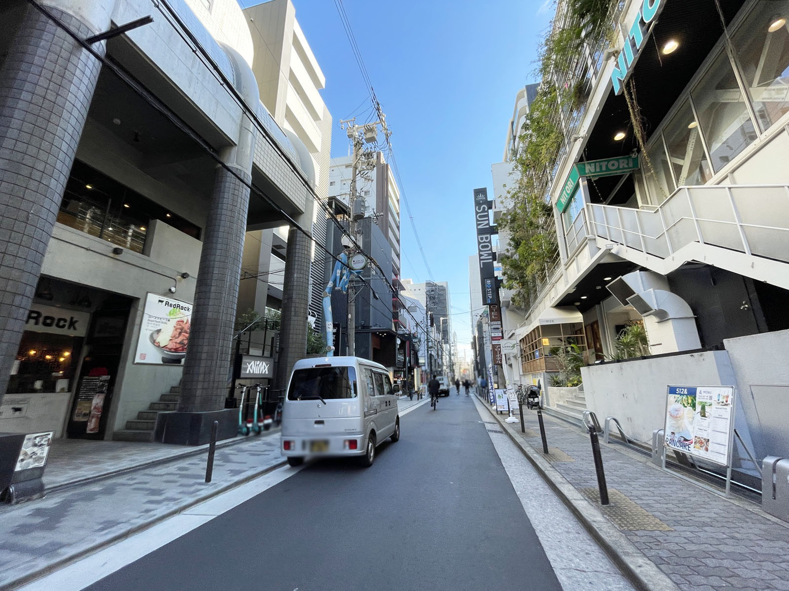 スパジオビル前面の通り