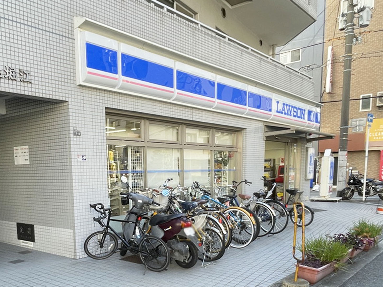 同じ通りにあるローソン 北堀江一丁目店