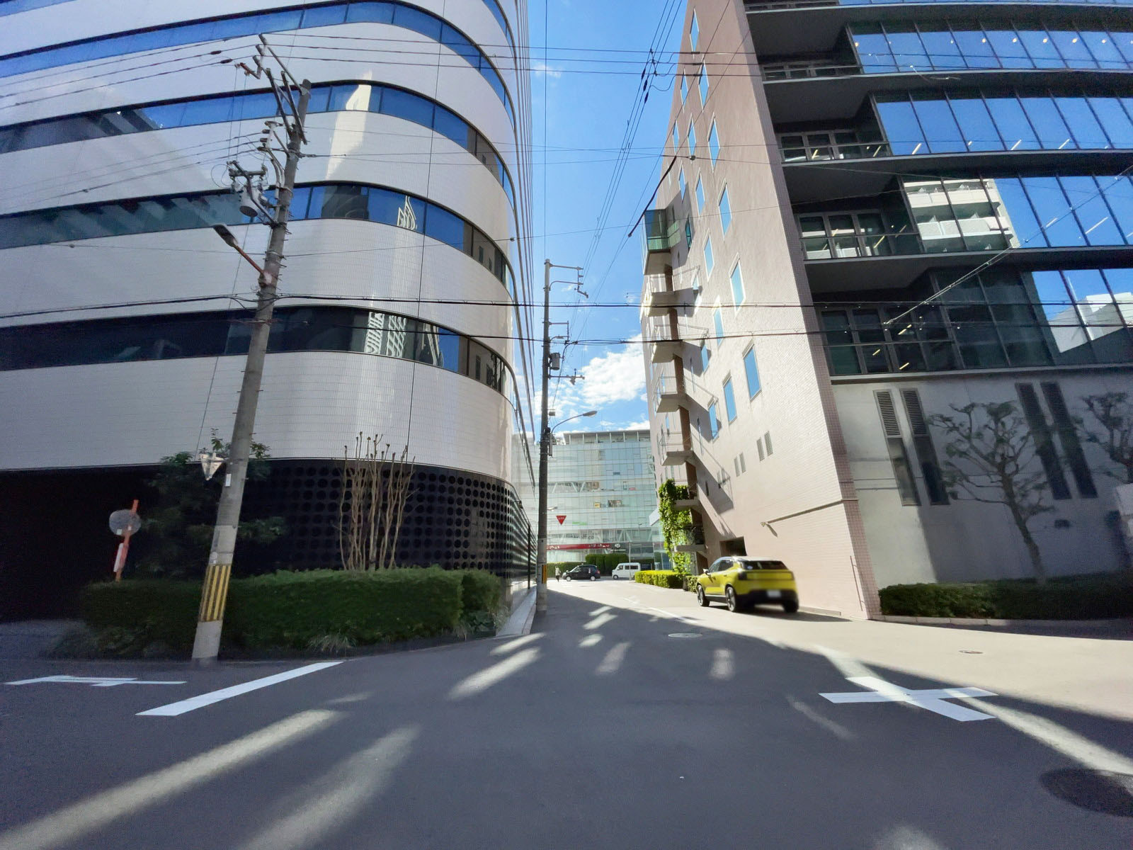 ノース四ツ橋ビル前面の通り