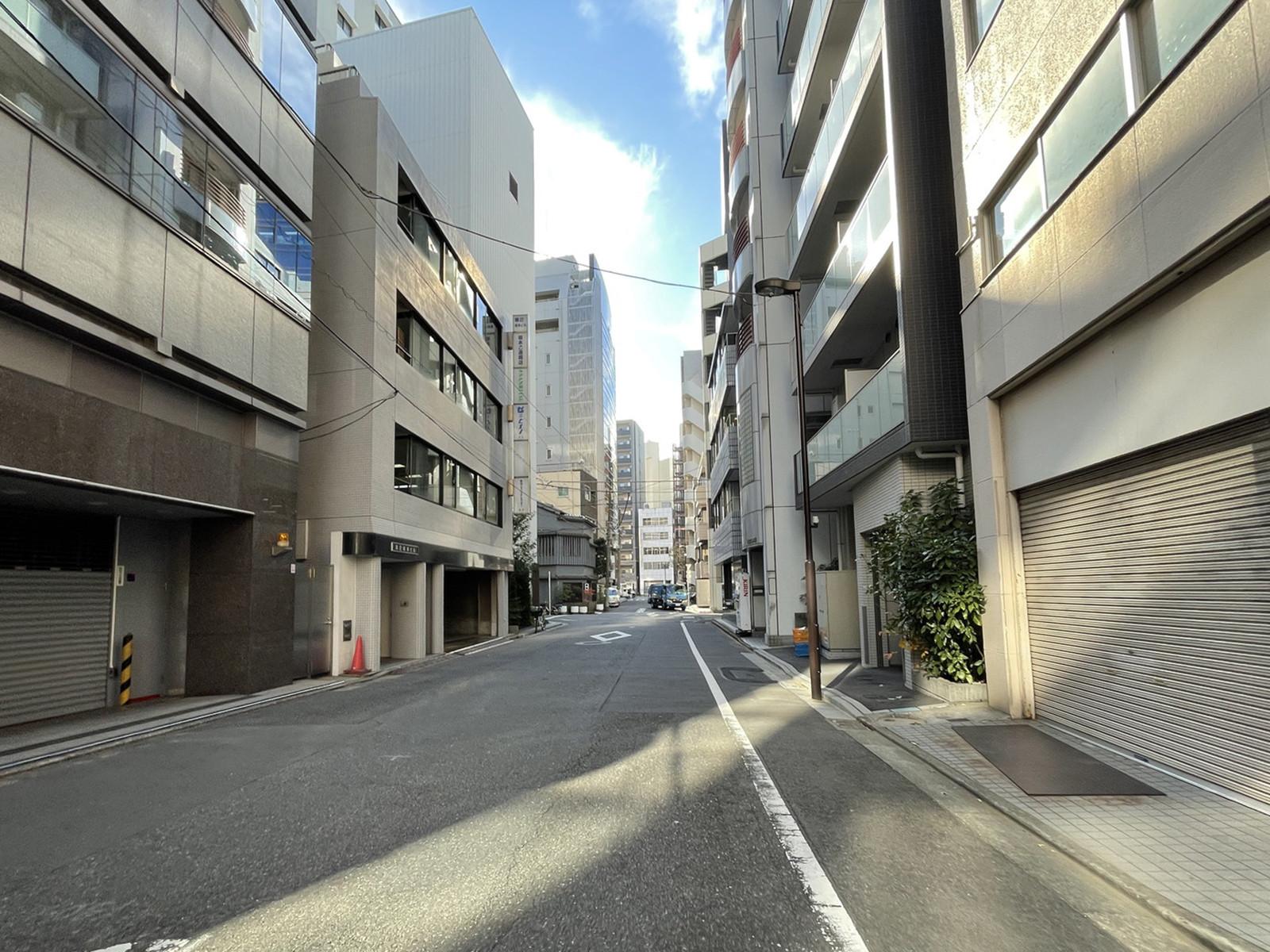 第二坂本ビル前面の通り