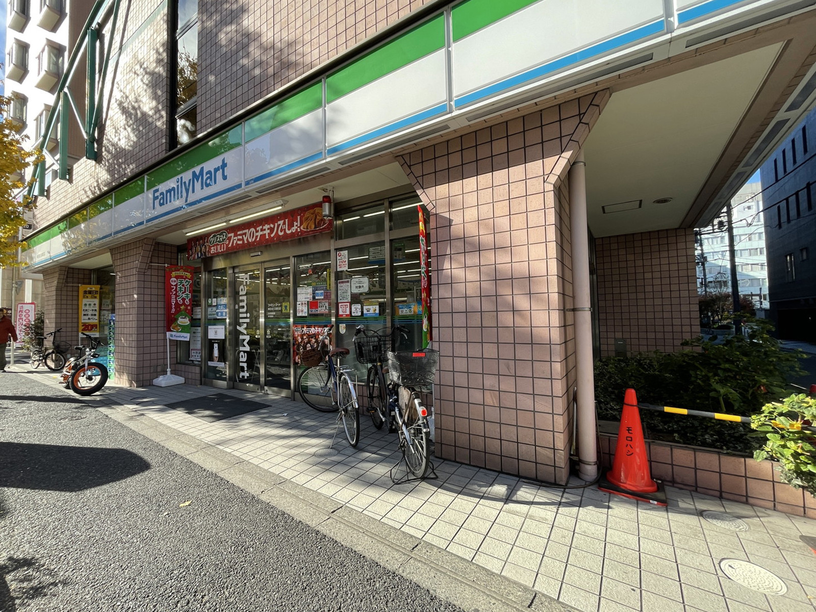 徒歩3分のファミリーマート神田佐久間町店