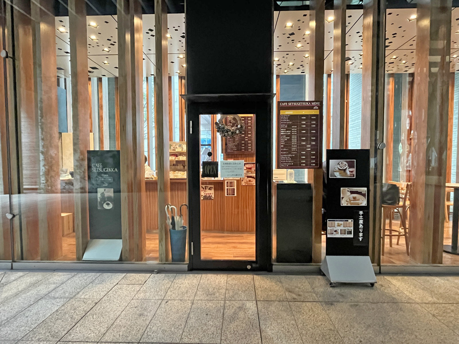 徒歩1分の雪月花 カフェ京橋店