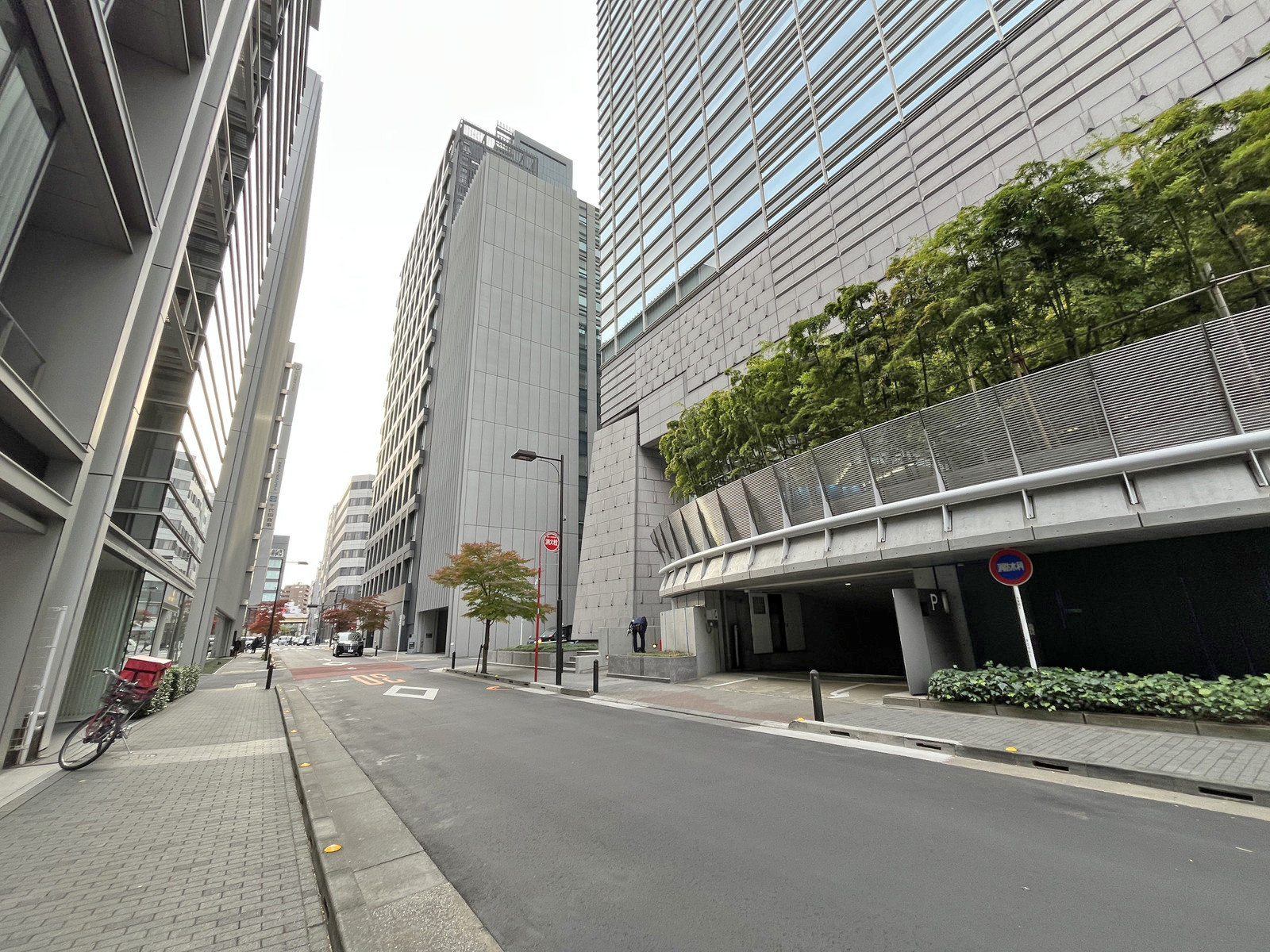 京橋清水ビル前面通り