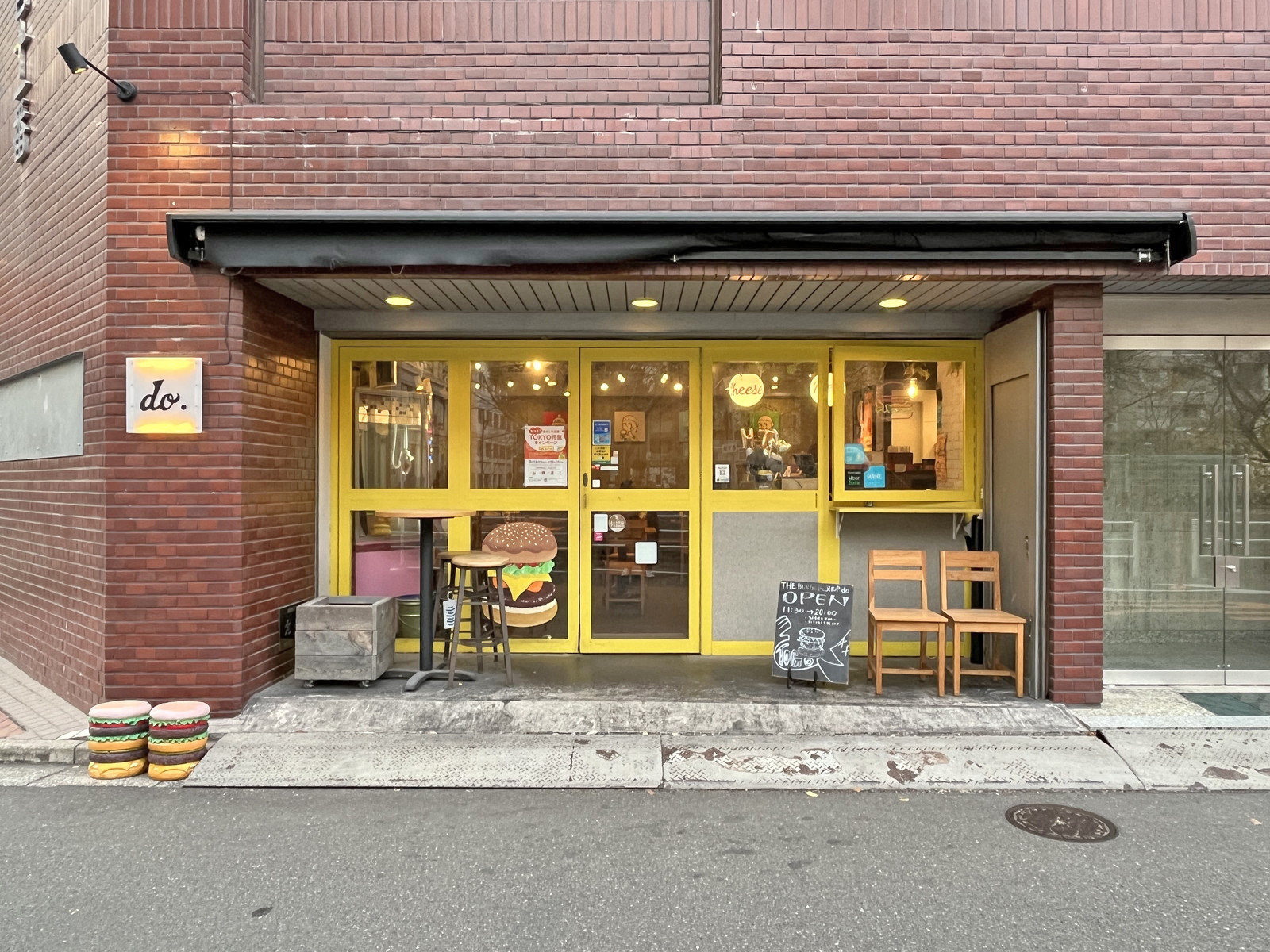 徒歩1分のハンバーガーTHE BURGER SHOP do