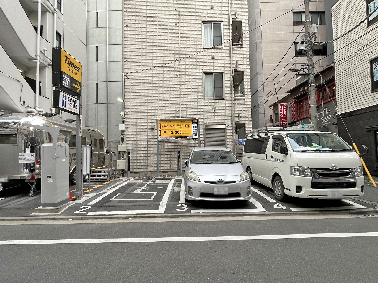 隣のコインパーキング