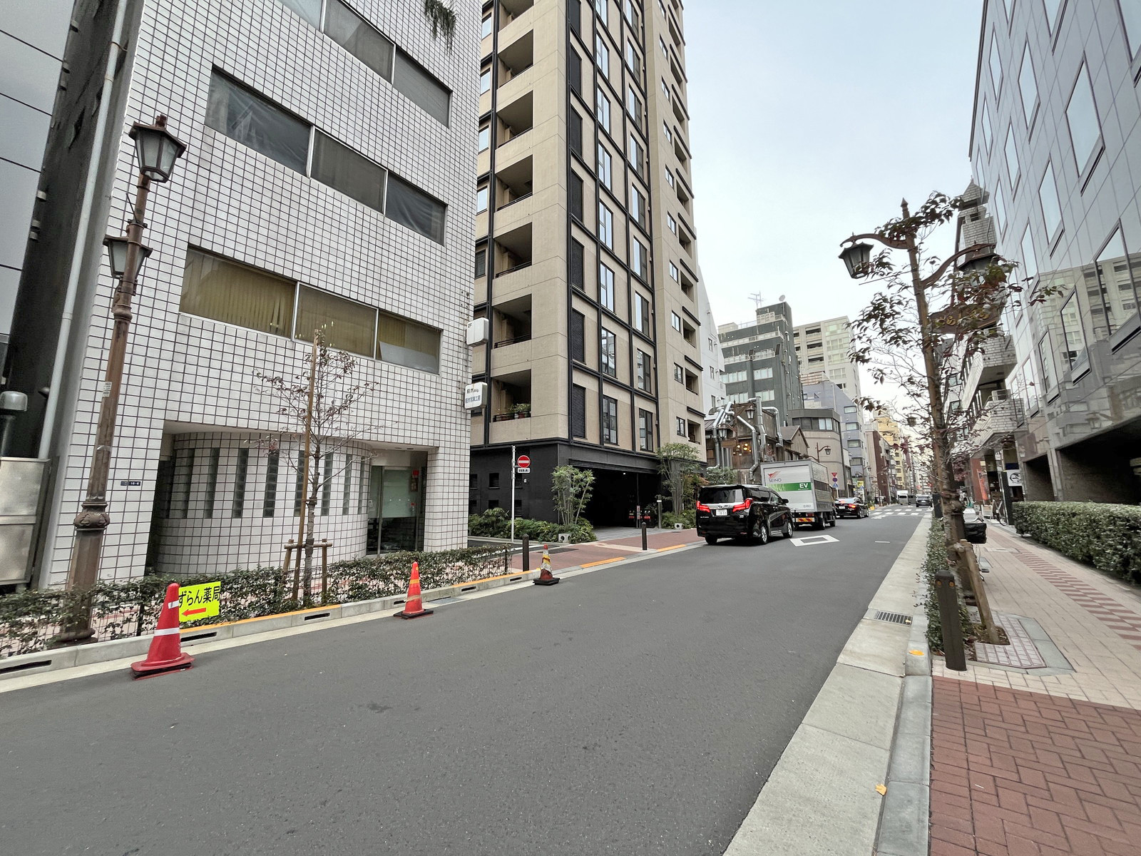 東八重洲プレイス前面通り