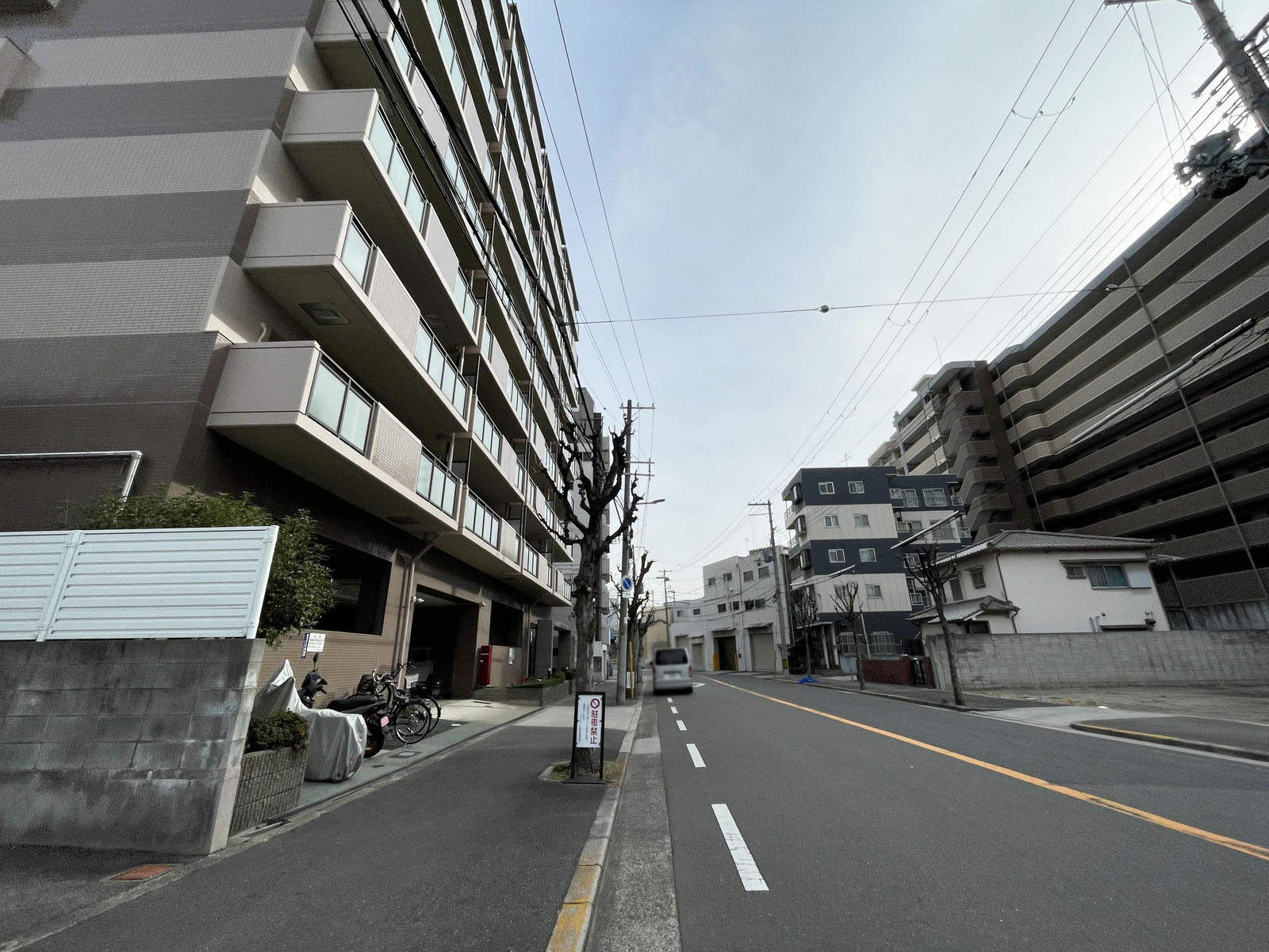 大阪市福島区吉野5丁目貸ビル前面の通り