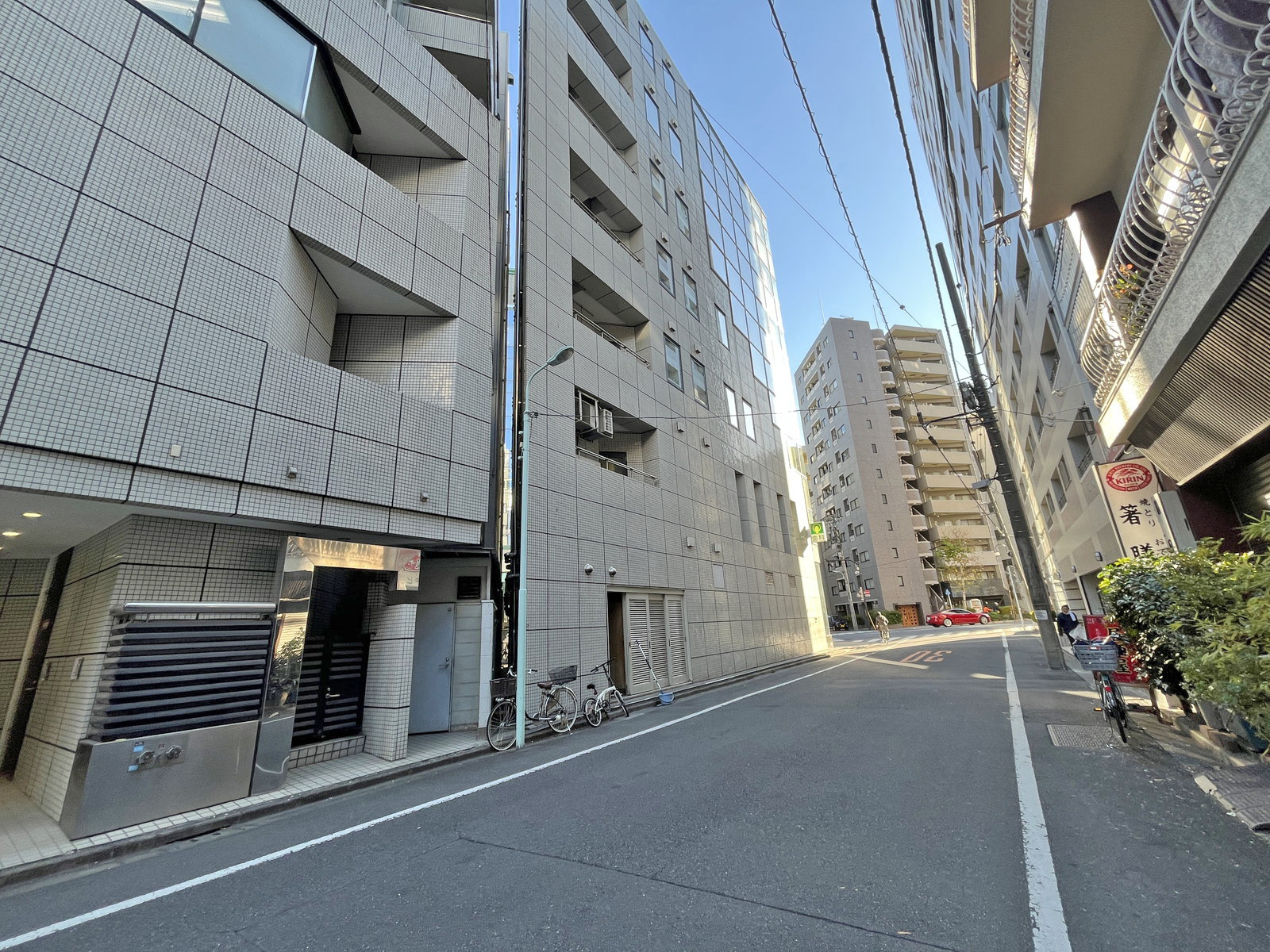 アドバンテージ2ビル前面通り