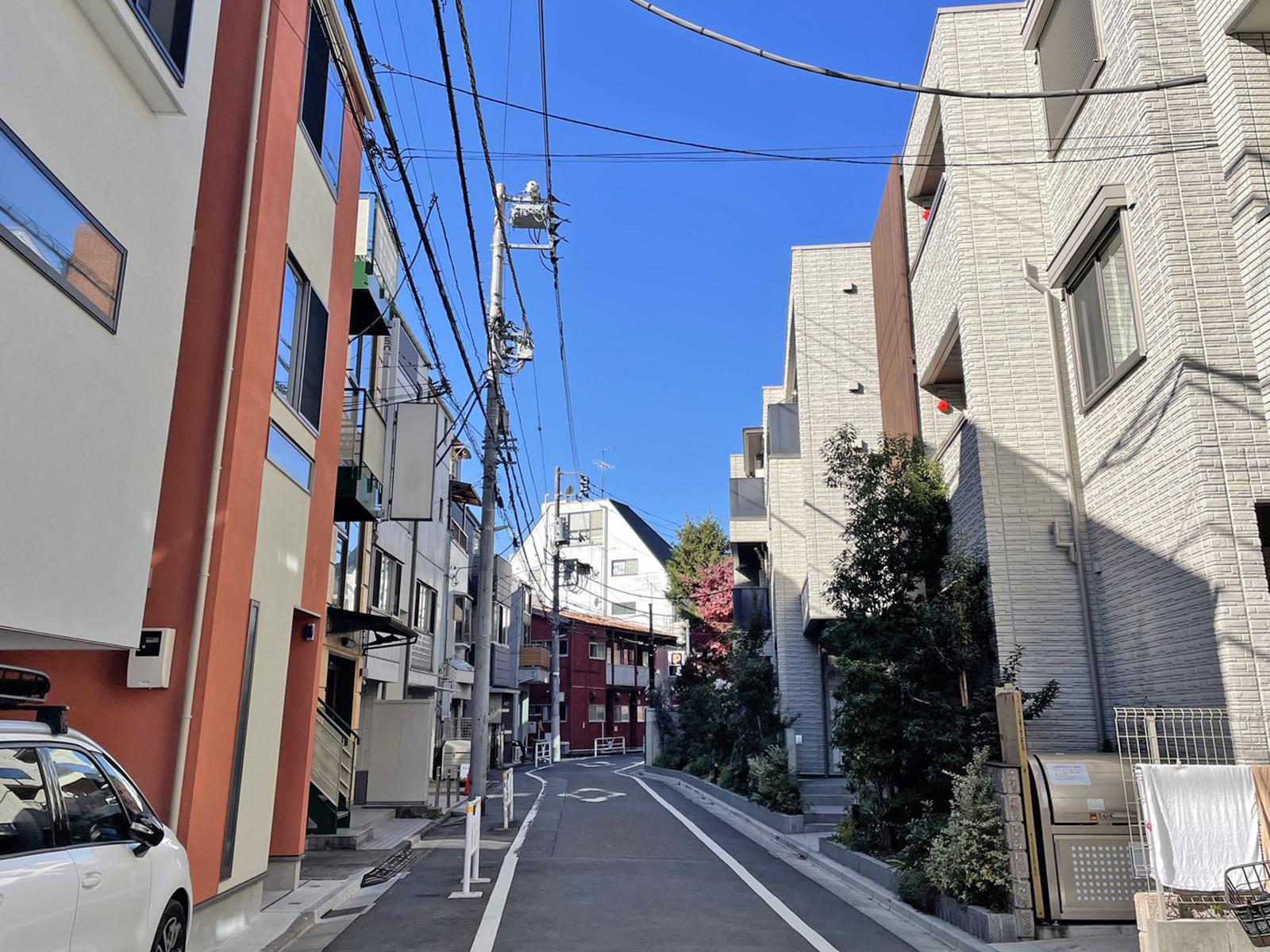 周辺は閑静な住宅街
