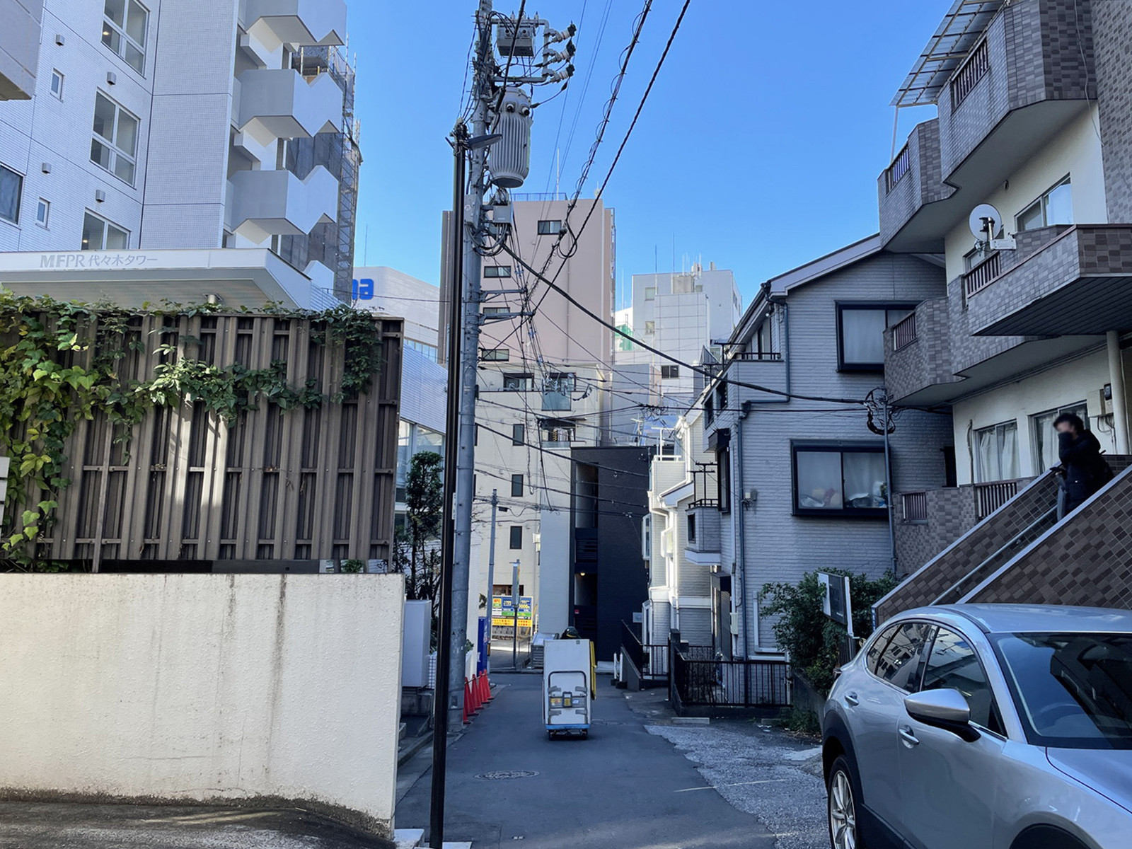 代々木チェリー前面の通り