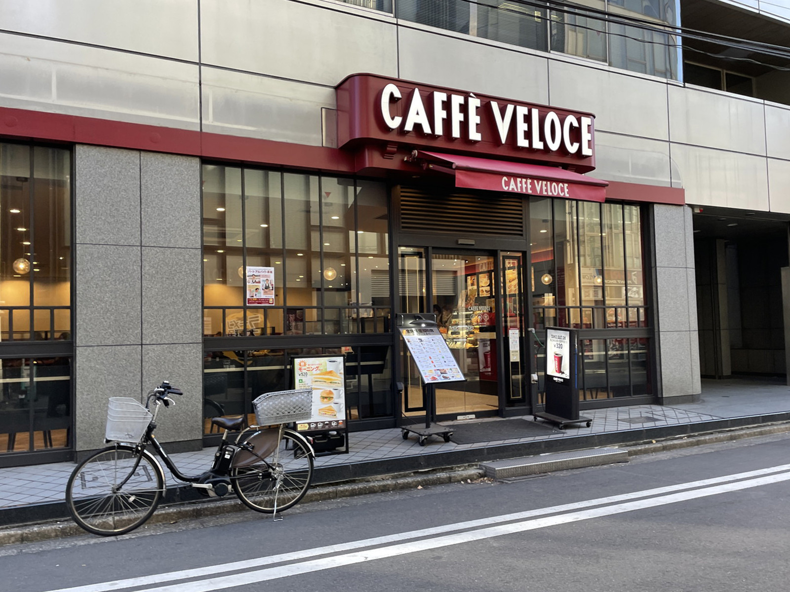 徒歩2分のカフェ・ベローチェ水道橋店
